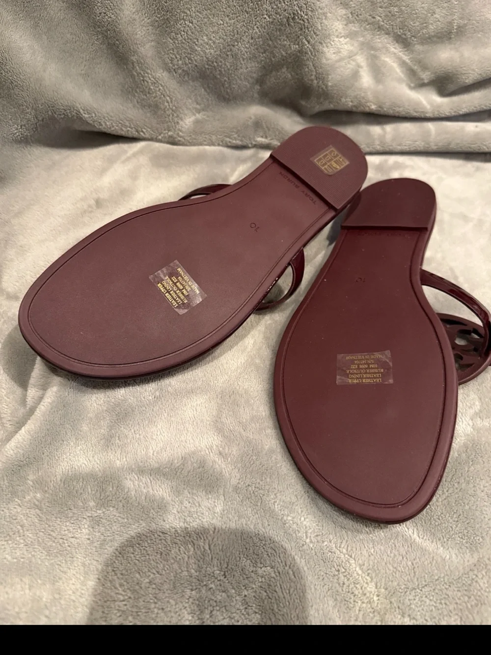 Tory Burch Patent Thong Sandals in Burgundy